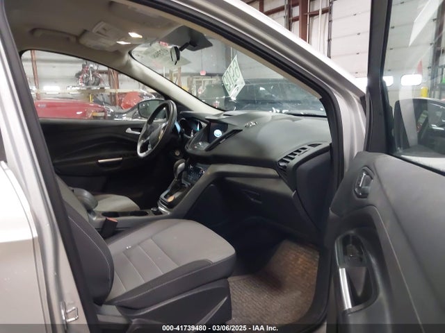 1FMCU9GX7GUA64379 Ford ESCAPE SE