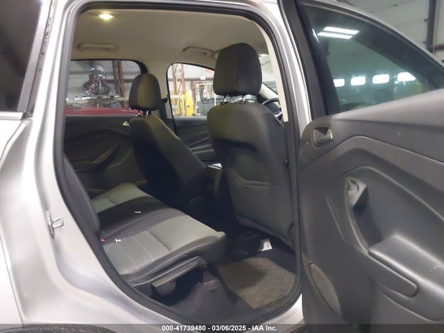 1FMCU9GX7GUA64379 Ford ESCAPE SE