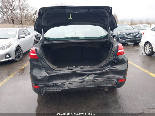 1FADP3F22FL240476 Ford FOCUS SE