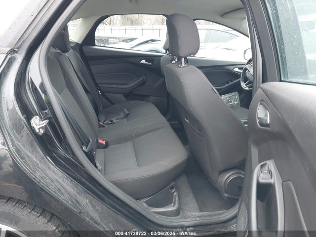 1FADP3F22FL240476 Ford FOCUS SE