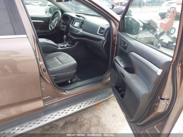 2019 TOYOTA HIGHLANDER 5TDZARFH5KS055078 Photo 4