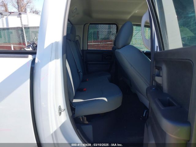 1C6RR7FG0KS532230 RAM 1500 Classic Express  4x4 6'4 Box