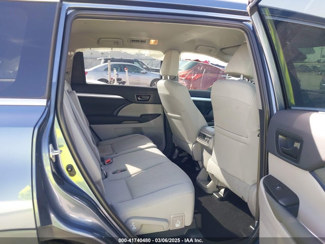 5TDZZRFH6KS341675 Toyota Highlander Le