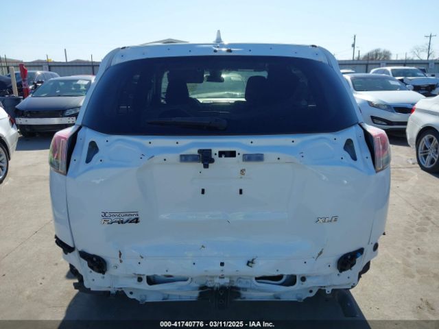 2T3WFREV3JW483398 Toyota Rav4 Xle