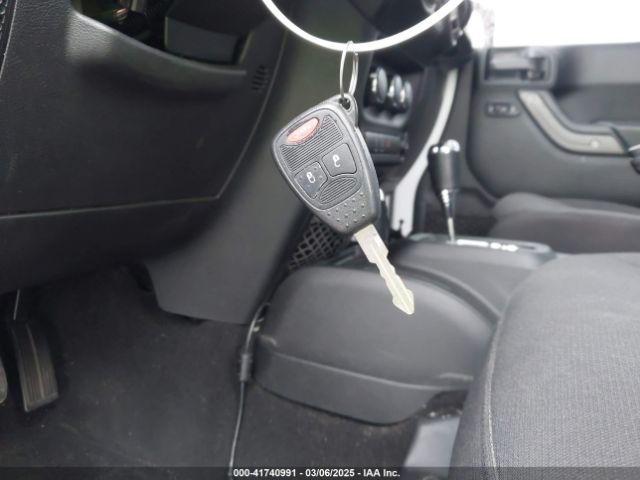 1C4BJWDG7HL570359 Jeep Wrangler Unlimited Sport