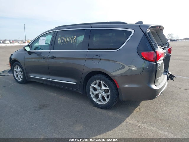 Продажа на аукционе авто 2017 Chrysler Pacifica Touring-l, vin: 2C4RC1BG8HR578041, номер лота: 41741018