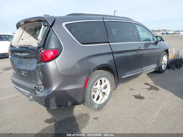 Продажа на аукционе авто 2017 Chrysler Pacifica Touring-l, vin: 2C4RC1BG8HR578041, номер лота: 41741018