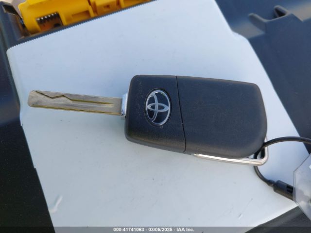 4T1C11AK7NU695976 Toyota CAMRY LE