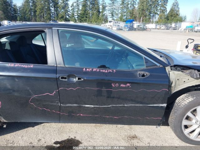 4T1C11AK7NU695976 Toyota CAMRY LE