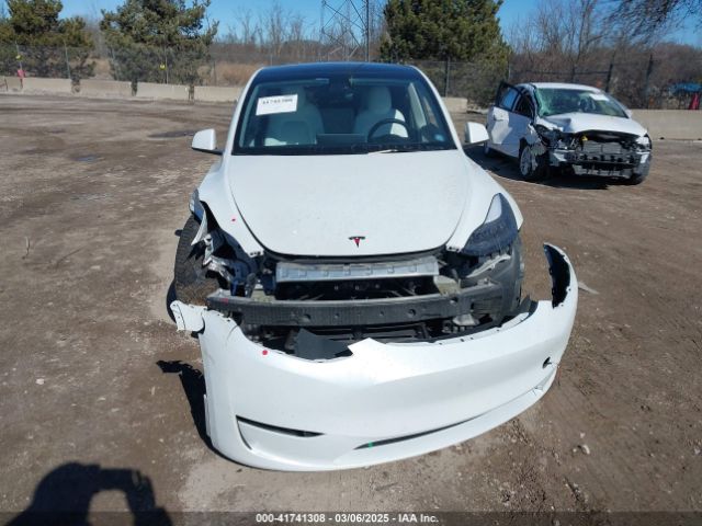 7SAYGDEF2NF372096 Tesla Model Y Performance Dual Motor All-wheel Drive