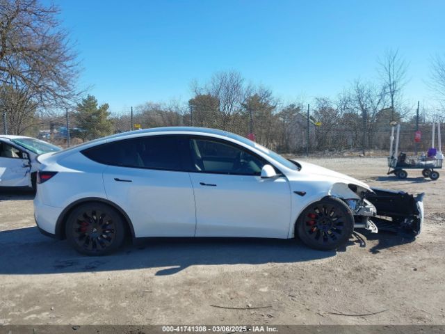 7SAYGDEF2NF372096 Tesla Model Y Performance Dual Motor All-wheel Drive