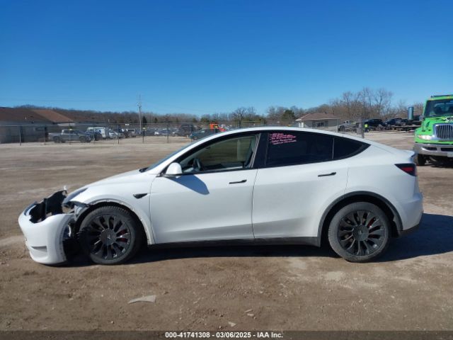 7SAYGDEF2NF372096 Tesla Model Y Performance Dual Motor All-wheel Drive