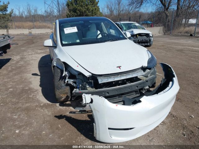 7SAYGDEF2NF372096 Tesla Model Y Performance Dual Motor All-wheel Drive