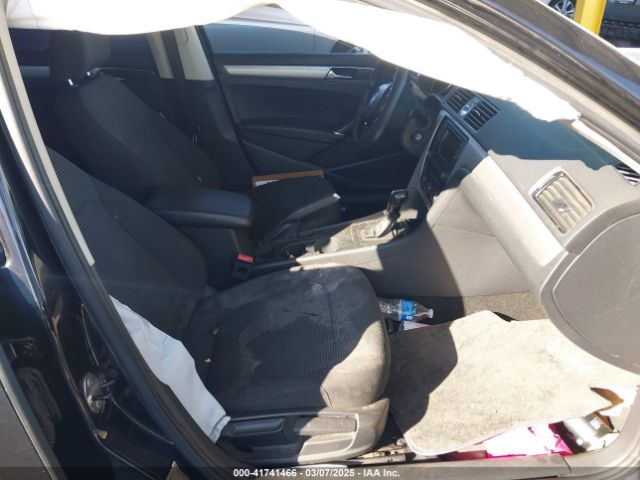 1VWAT7A34HC006548 Volkswagen Passat 1.8t S