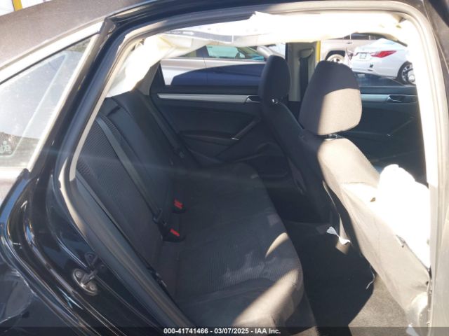 1VWAT7A34HC006548 Volkswagen Passat 1.8t S
