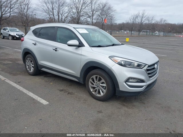 Hyundai TUCSON SE 2017 KM8J3CA44HU585714 Image 1
