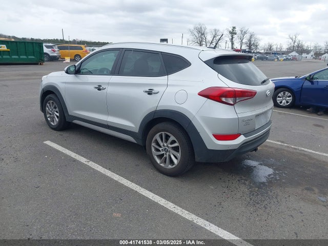 Hyundai TUCSON SE 2017 KM8J3CA44HU585714 Image 3