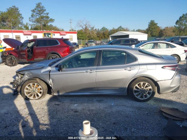 4T1C11AK5NU678075 Toyota CAMRY LE