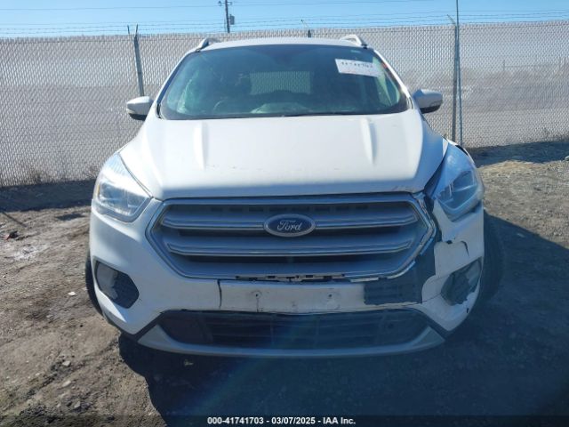 1FMCU9J94KUC29694 Ford Escape Titanium