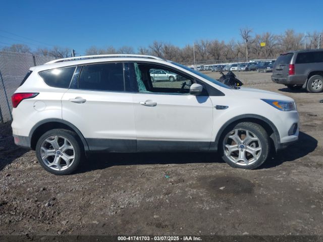 1FMCU9J94KUC29694 Ford Escape Titanium