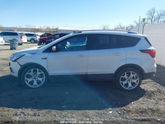 1FMCU9J94KUC29694 Ford Escape Titanium