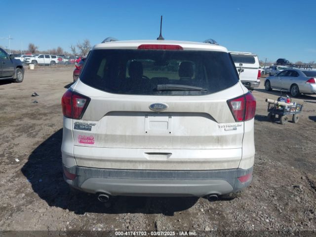 1FMCU9J94KUC29694 Ford Escape Titanium