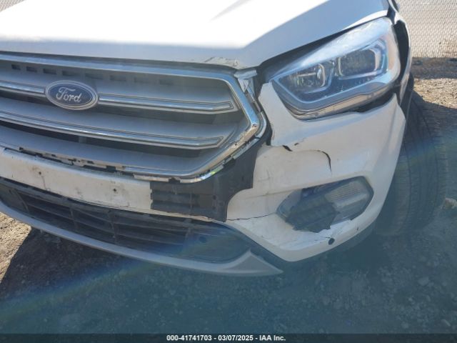 1FMCU9J94KUC29694 Ford Escape Titanium