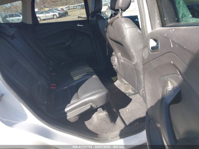 1FMCU9J94KUC29694 Ford Escape Titanium