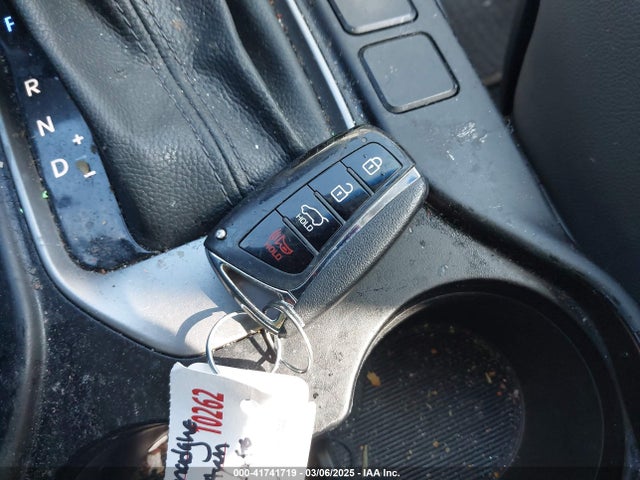 KM8SN4HF6HU197153 Hyundai Santa Fe Se