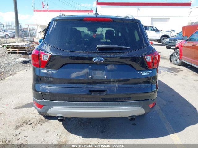 1FMCU9J99KUC44157 Ford Escape Titanium
