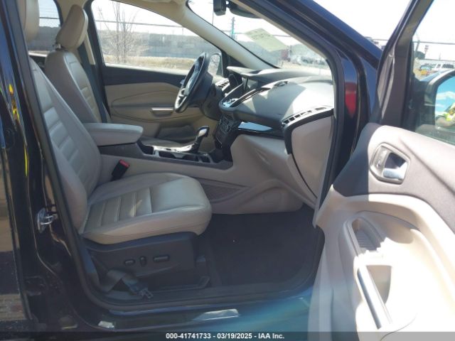 1FMCU9J99KUC44157 Ford Escape Titanium