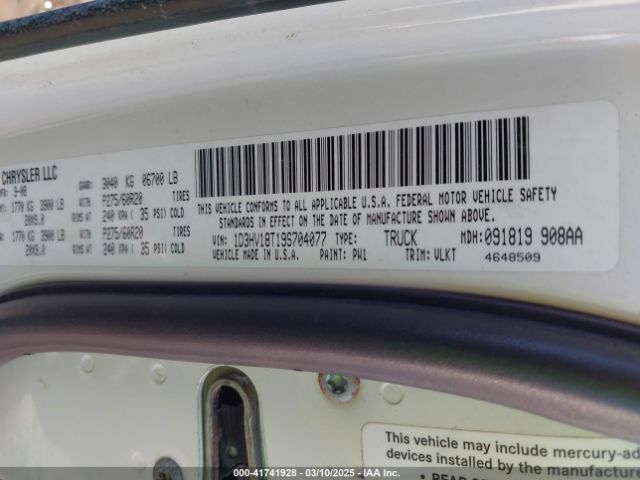2009 DODGE RAM 1500 1D3HV18T19S704077 Photo 8