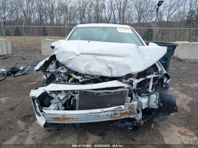 1G1JD6SG5J4126640 Chevrolet Sonic Lt Auto