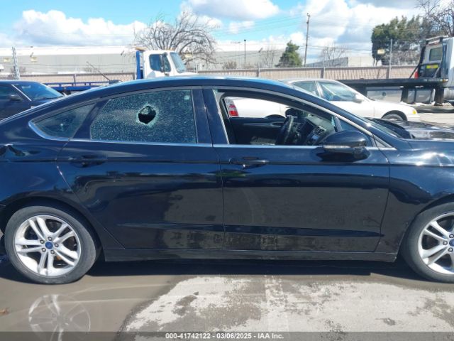 3FA6P0HD4JR189255 Ford FUSION SE