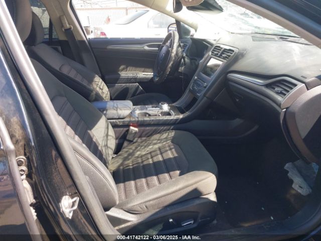 3FA6P0HD4JR189255 Ford FUSION SE