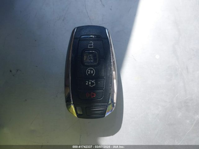 5LMCJ3C93HUL09500 Lincoln Mkc Reserve