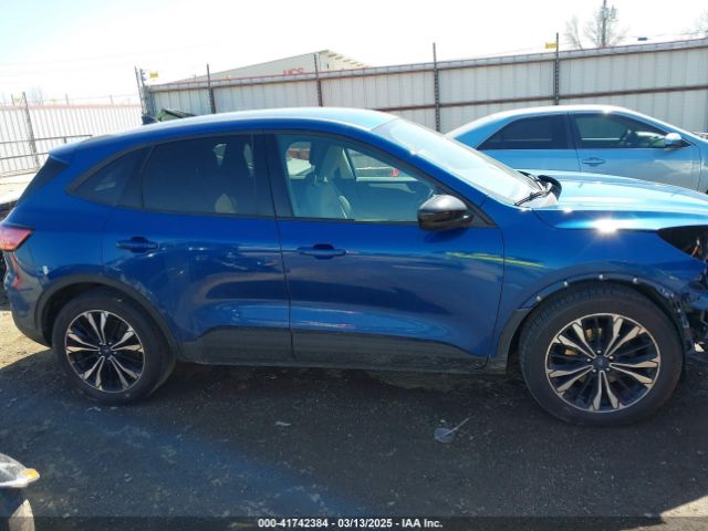 1FMCU0G68NUB88760 Ford ESCAPE SE