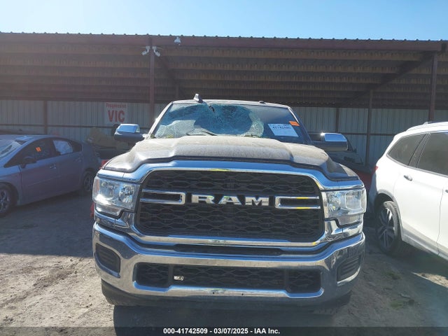 3C6UR5CJ2MG573337 RAM 2500 Tradesman  4x4 6'4 Box