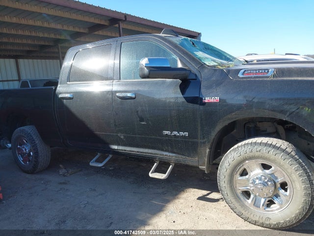 3C6UR5CJ2MG573337 RAM 2500 Tradesman  4x4 6'4 Box