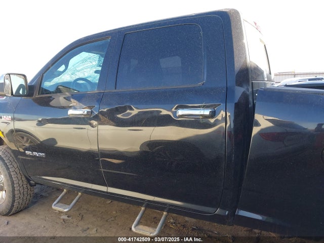 3C6UR5CJ2MG573337 RAM 2500 Tradesman  4x4 6'4 Box