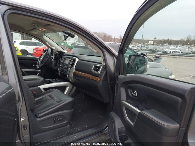 1N6AA1E57HN504214 Nissan Titan Sl