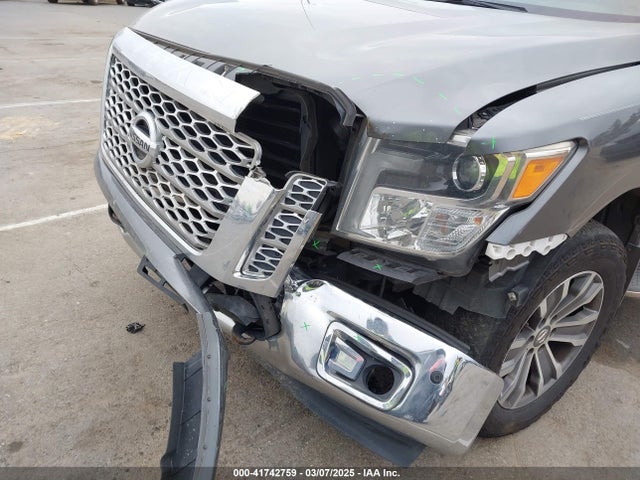 1N6AA1E57HN504214 Nissan Titan Sl