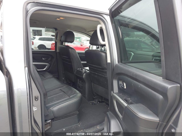 1N6AA1E57HN504214 Nissan Titan Sl