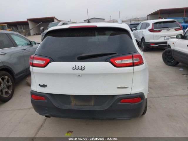 1C4PJLCB1GW135229 Jeep Cherokee Latitude