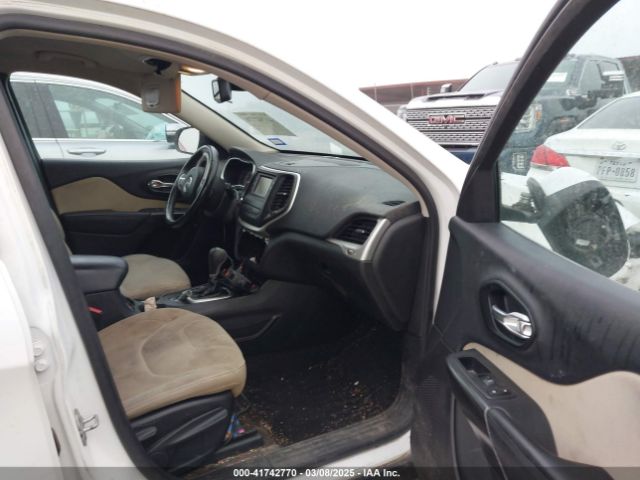 1C4PJLCB1GW135229 Jeep Cherokee Latitude