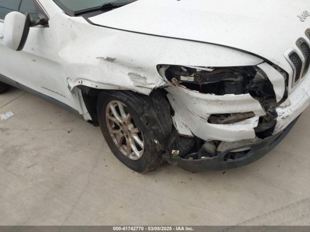 1C4PJLCB1GW135229 Jeep Cherokee Latitude