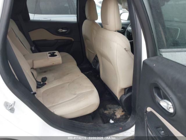1C4PJLCB1GW135229 Jeep Cherokee Latitude