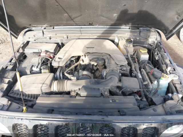 1C4HJXDG9JW172686 Jeep Wrangler Unlimited Sport 4x4