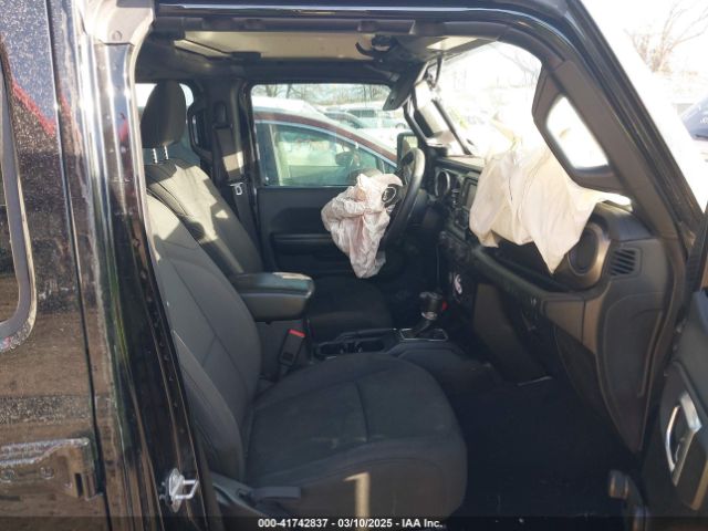 1C4HJXDG9JW172686 Jeep Wrangler Unlimited Sport 4x4