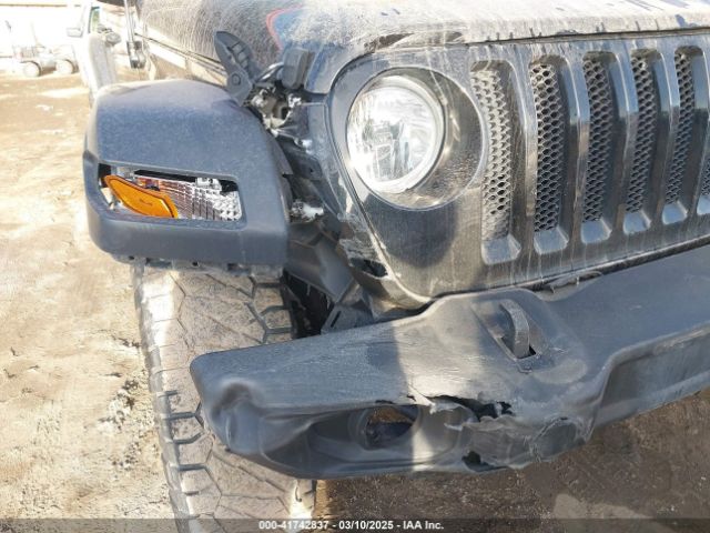 1C4HJXDG9JW172686 Jeep Wrangler Unlimited Sport 4x4